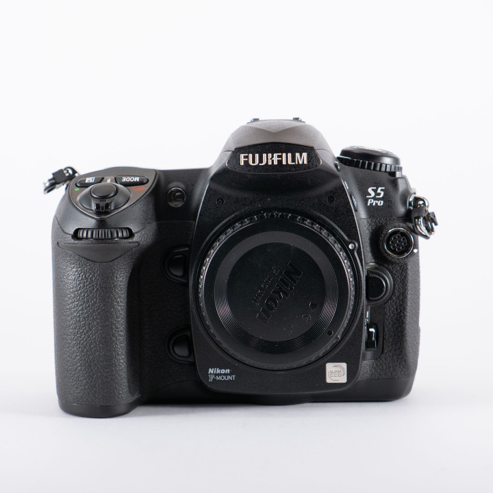 Fujifilm FinePix S5 Pro cuerpo usada 9/10
